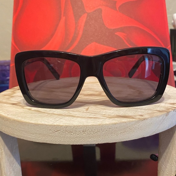 Givenchy - Picture 8 of 9